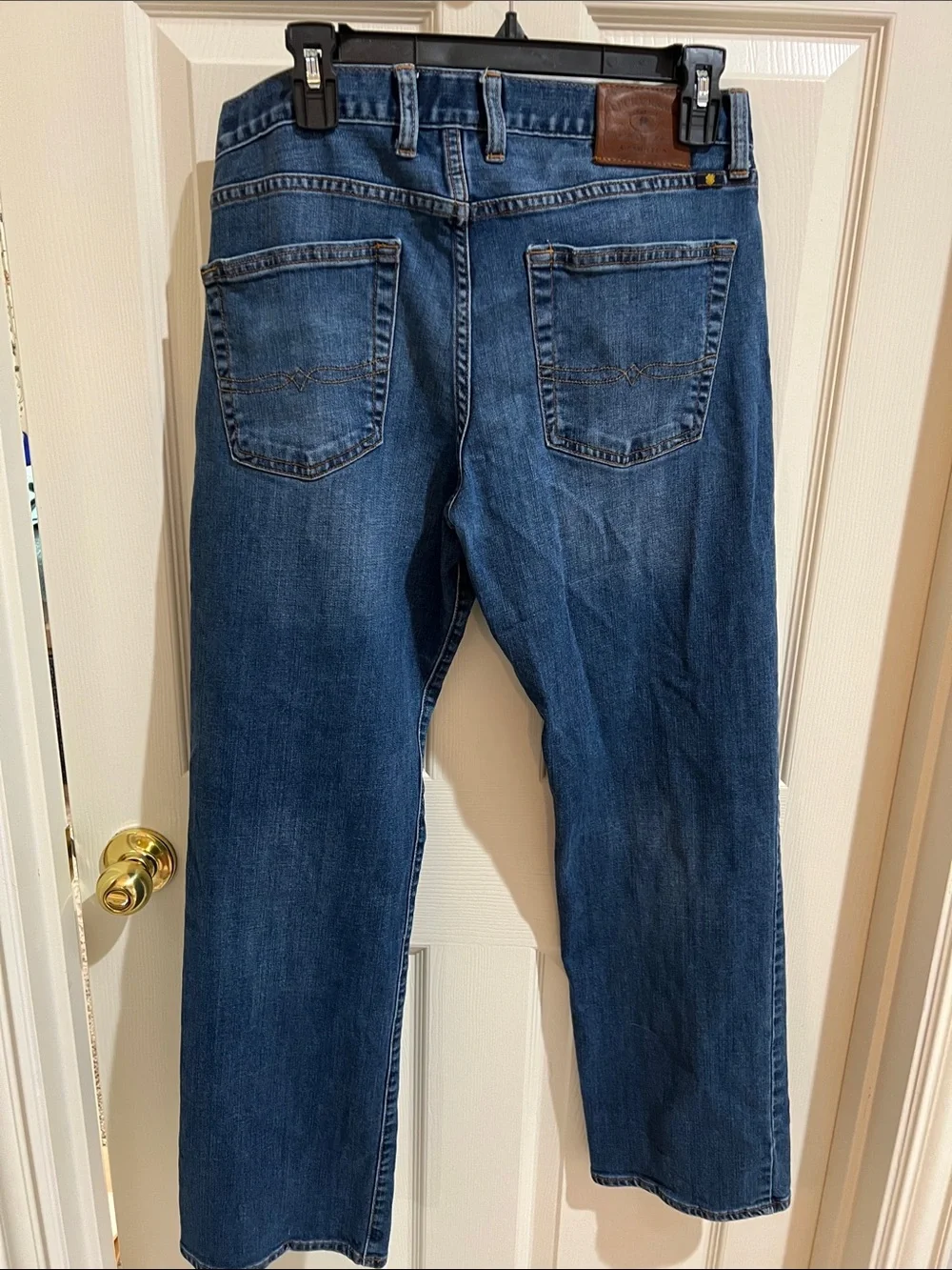 Lucky Brand Men’s Mid Blue Straight Jeans